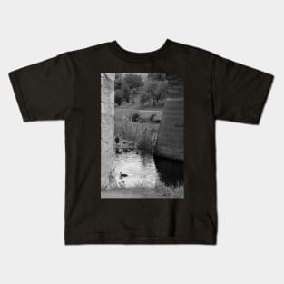 Boy feeding the ducks Kids T-Shirt